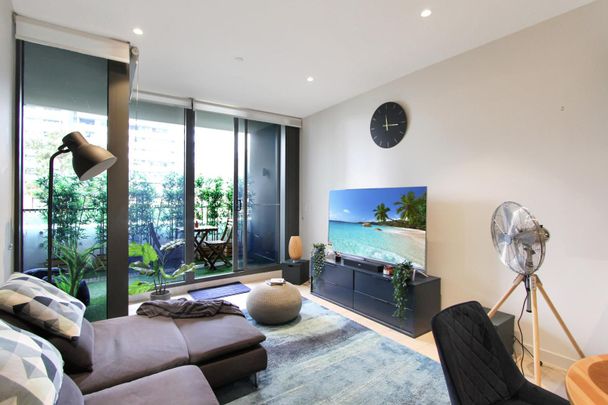 Fully Furnished one bedroom plus study - Photo 1