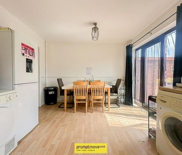 3 bedroom end of terrace house to rent - Photo 3