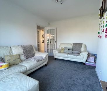 3 Bed Semi-Detached House, Brookhill Avenue, LS17 - Photo 2