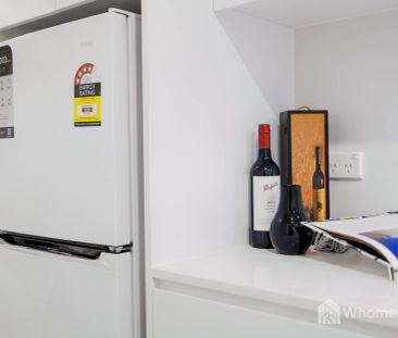 Studio 105 - Photo 6