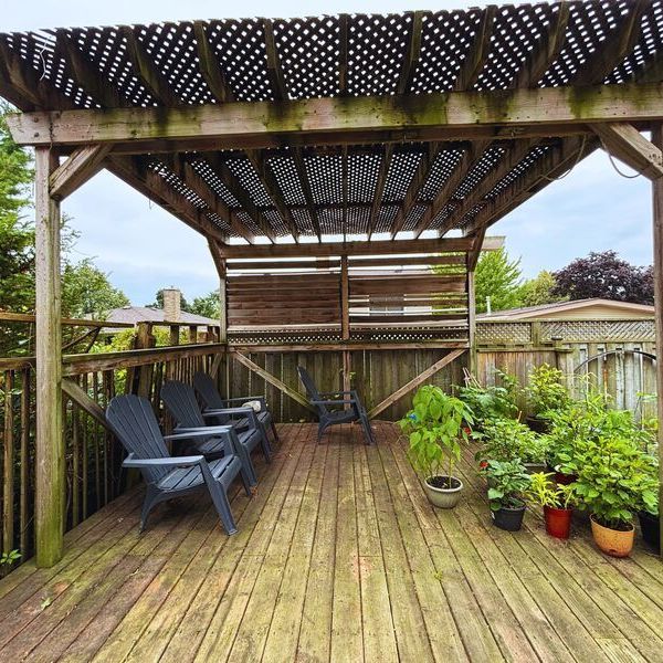 $2,499 / 3 br / 1 ba / 255 Blackhorne dr - Photo 1