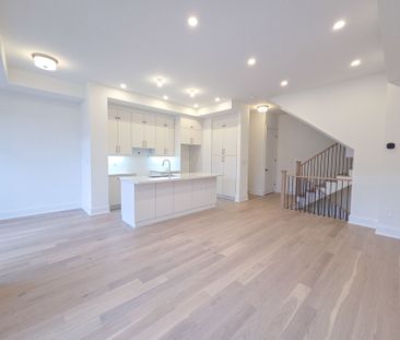 For Lease - 3328 Azam Way, Oakville, Ontario - Photo 3