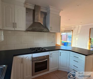Comfort, Convenience & Contemporary Living - Photo 3