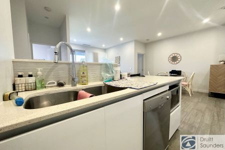 Supersized, Modern Luxury Apartment - Photo 3