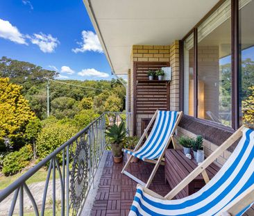 Stylish Top Floor Apartment - Photo 2