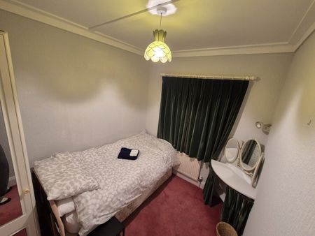 3 Bed Semi-Detached House, Amherst Crescent, BN3 - Photo 5