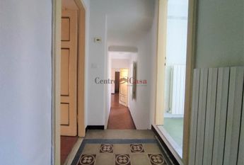 Ampio appartamento con terrazzino libero da metà marzo 2026 !