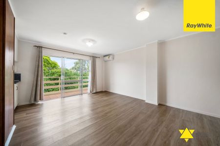 Sunny Retreat in a Peaceful New Lynn Cul-de-Sac - Photo 5