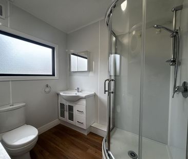 Modern and sunny on Bealey! - Photo 6