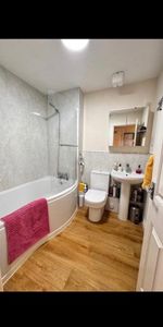 1 bedroom in a flat share to rent - Photo 4