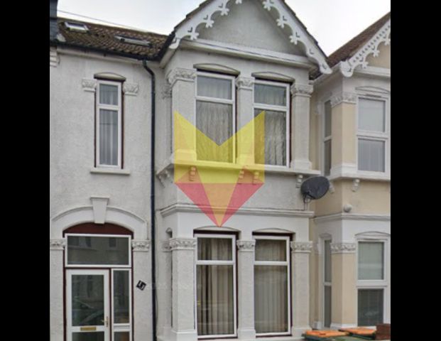 5 Bed Terraced House, Essex Road, IG11 - Photo 1