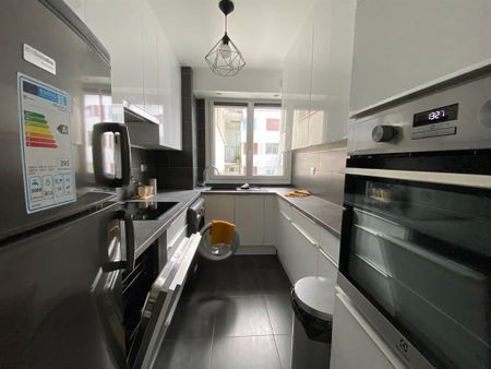 Location Appartement 3 pièces 60m² PARIS 20ème - Photo 4