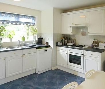 3 bedroom semi-detached house to rent - Photo 6