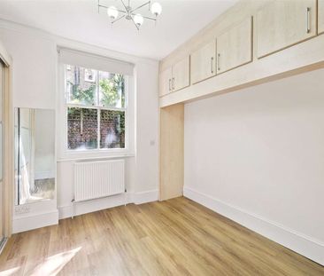 Well presented two bedroom ground floor apartment in popular mansion block - Photo 1