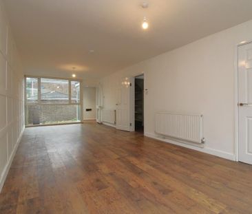 4 bedroom semi-detached house to rent - Photo 5