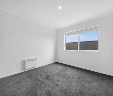 Spacious 4-Bedroom Home with Stylish Entertaining & Convenient Loca... - Photo 6