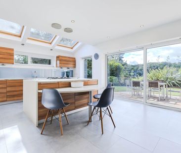 6 bedroom detached house to rent - Photo 2