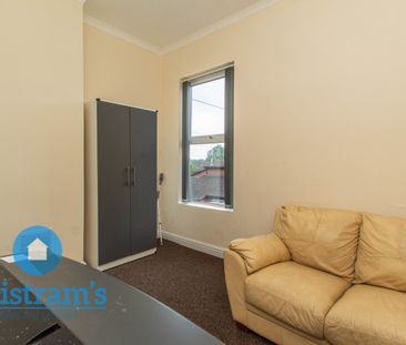 3 bed Mid Terraced House for Rent - Photo 3