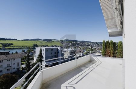 UNIQUE WITH BEAUTIFUL LAKE VIEW - Foto 2