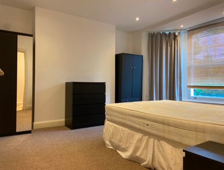 2 Bed Flat, Goldhawk Road, W12 - Photo 5