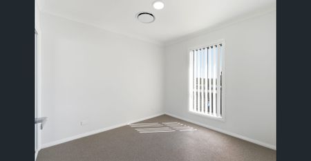 Spacious 1 Bedroom Unit – Convenient & Low Maintenance Living - Photo 2