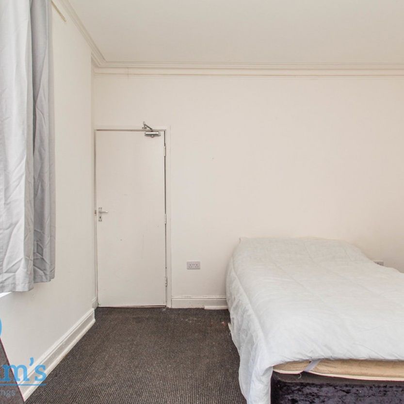 Studio for Rent - Photo 1
