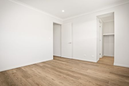 Stunning Brand New 5 Bedroom Family Home in Marsden Park - Photo 4