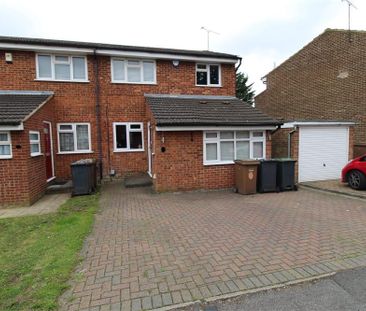 4 bedroom semi-detached house to rent - Photo 6