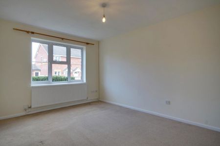 A 3 Bedroom House in Hatherley GL51 3FD - Photo 3