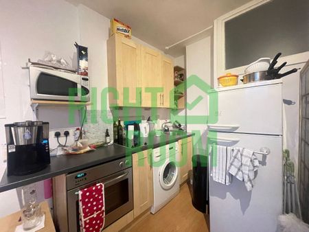 Studio Apartment, Russell Court, Woburn Place, London WC1H - Photo 4