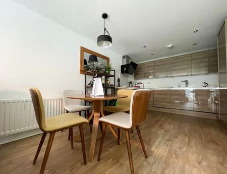 2 bedroom flat to rent - Photo 2