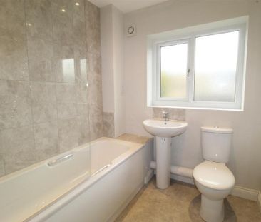 3 bedroom semi-detached house to rent - Photo 5