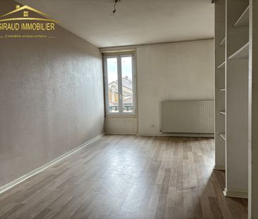 CHARLIEU T3 BOULEVARD L.VALORGE - Photo 1