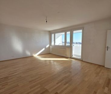 Zentral gelegene 2-Raum-Wohnung mit XL-Loggia und einmaliger Aussicht! - Foto 1