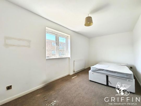 Ayletts, Basildon - Photo 1