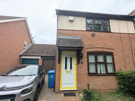 Semi-detached house to rent on - Photo 5