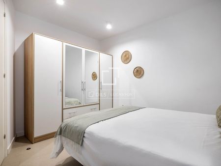 Furnished penthouse with spectacular 83 m² terrace and panoramic views for rent in Gràcia, Barcelona - Photo 3