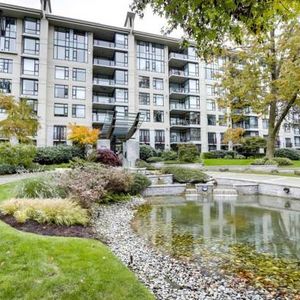 Beautiful Condo like Home at Shaughnessy Condo almost like 3 Bedroom - Photo 2