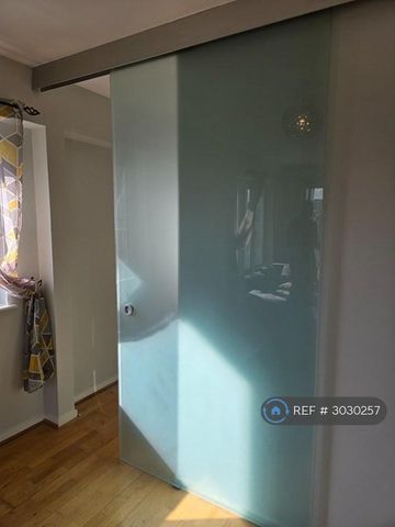 3 bedroom flat to rent - Photo 3
