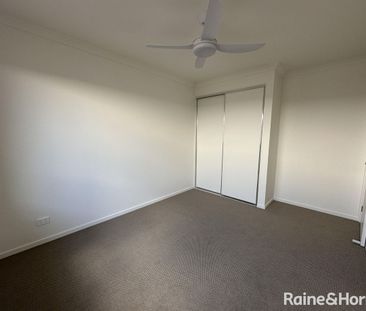 Beautiful 4-Bedroom Home with Large Open Living - Munno Para Downs - Photo 1