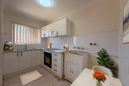 Freshly Renovated 2 Bedroom Unit in Auburn - Photo 4