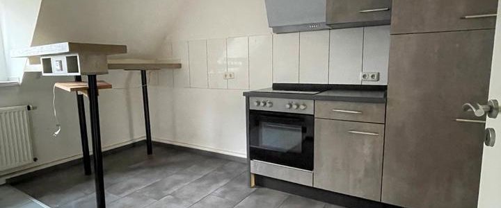 2-Zimmer-Wohnung in der Stadtmitte mit Küche und Badmöbeln - Foto 1