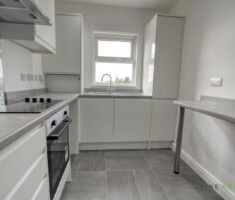 2 BEDROOM Flat - First Floor - Photo 3