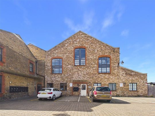 Athelstan Place, Hamilton Road, Twickenham, TW2 - Photo 1