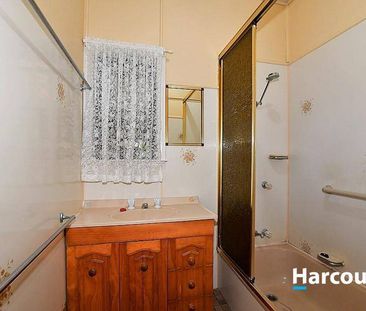 4 Bedroom Family Home Located in Svensson Heights! - Photo 6