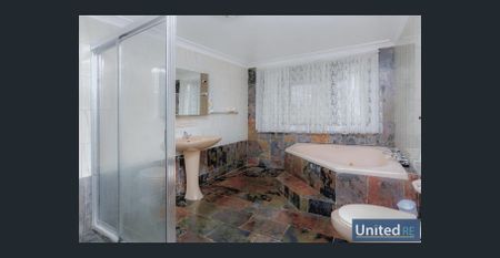 Spacious Family Home in Toongabbie - 22 Barangaroo Road - Photo 5