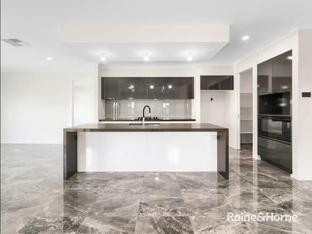 STUNNING 4 BEDROOM HOUSE IN CLYDE! - Photo 3