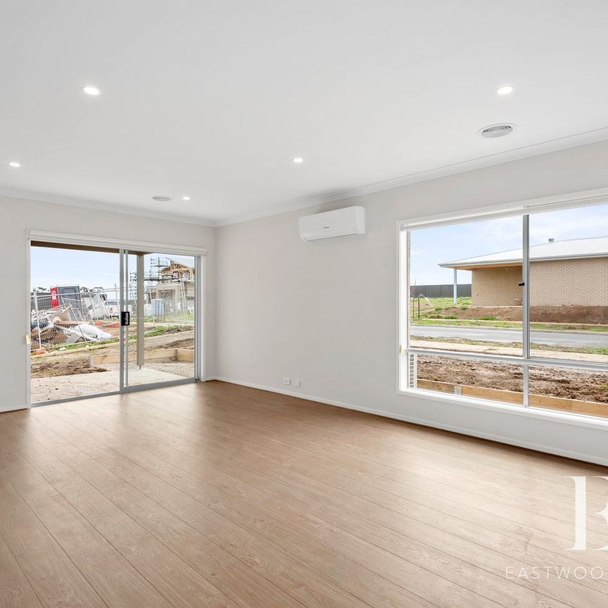 Coastal living, brand new home - Photo 1