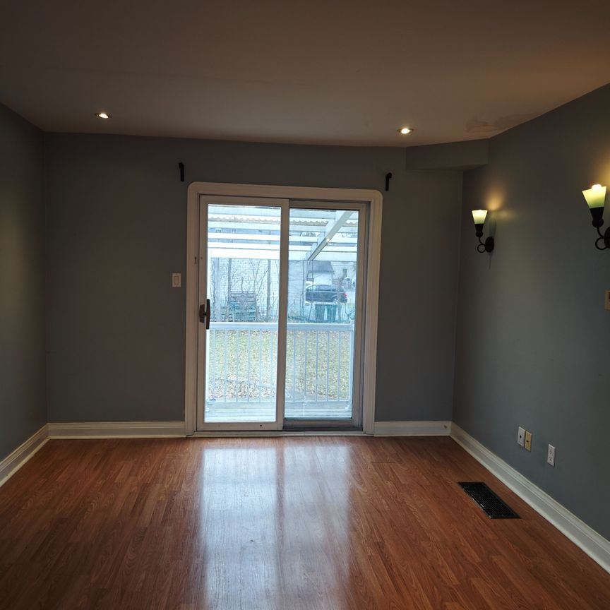 For Lease - 9 Craigmore Crescent, Toronto, Ontario - Photo 1