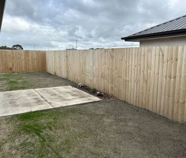 New three-bedroom home - Photo 6